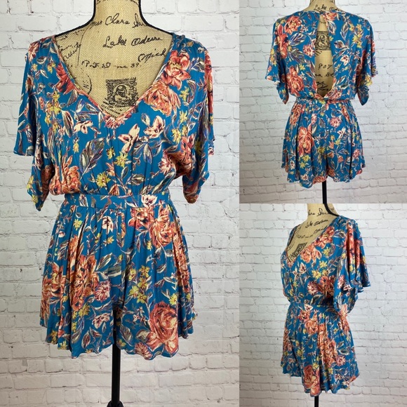 Kimchi Blue Crinkly Floral Open Back Flowy Split Sleeve Romper - Picture 1 of 1